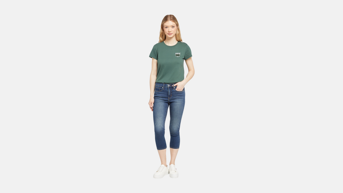 Woman in blue skinny jeans and green t-shirt