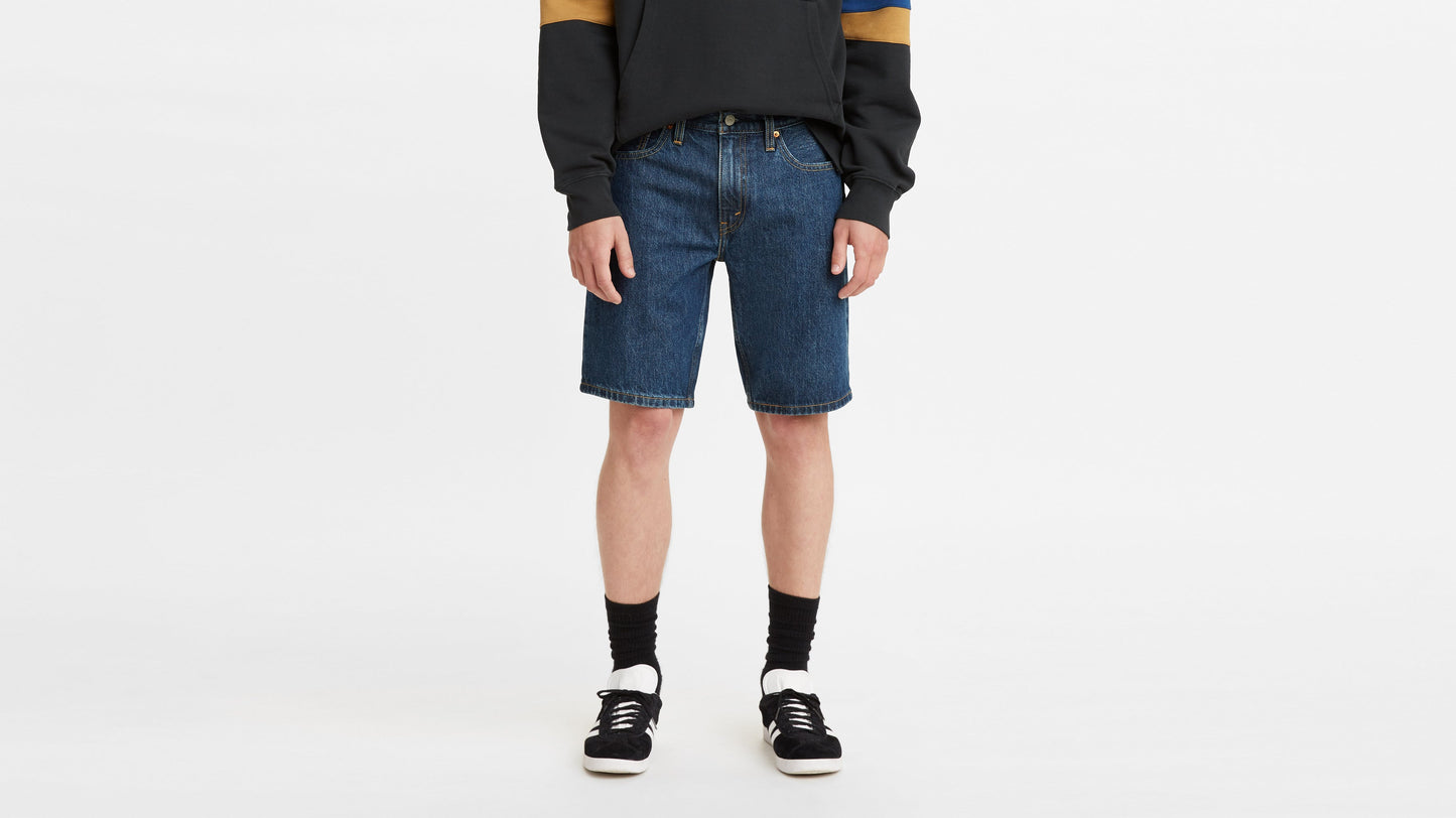 Cropped front view of man in Levi’s color-blocked hoodie, 405 Standard Shorts, & sneakers