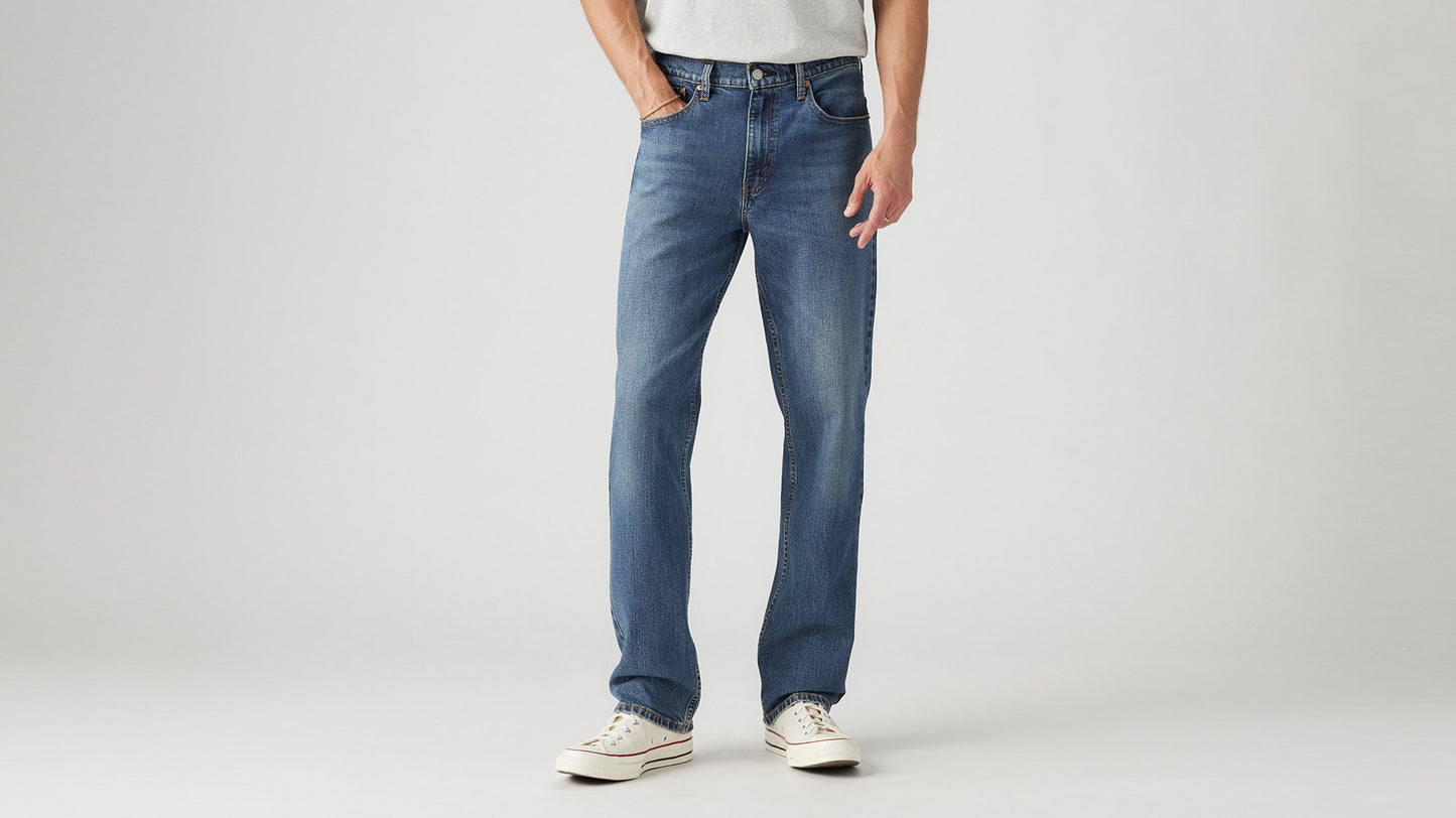 Cropped front view of man in Levi’s Straight jeans & white sneakers