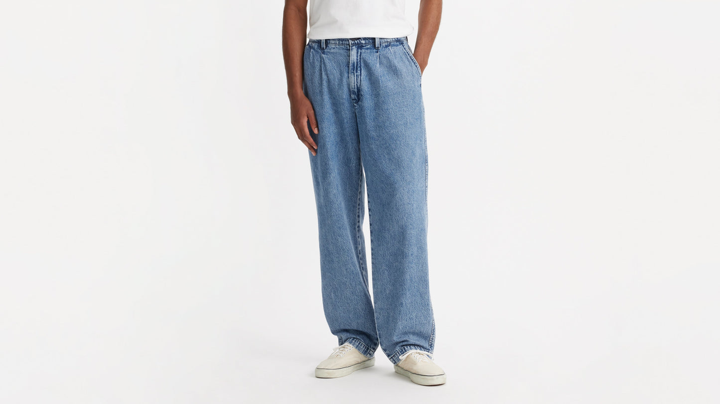 Close-up of Chino Loose Straight pants and white sneakers, front view