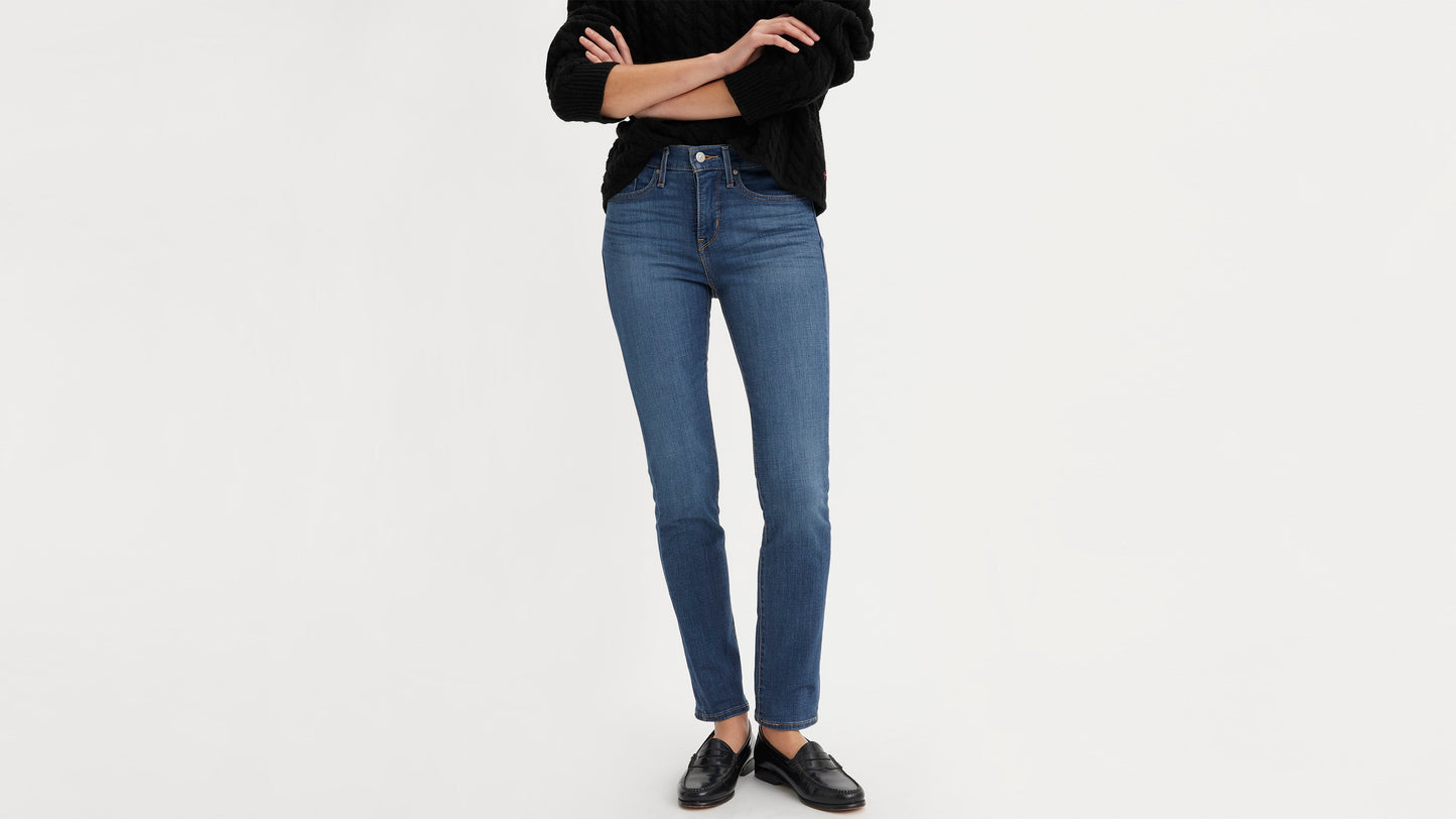 Woman in Levi’s 312 Shaping Slim Jeans in blue, front view, arms crossed, casual pose