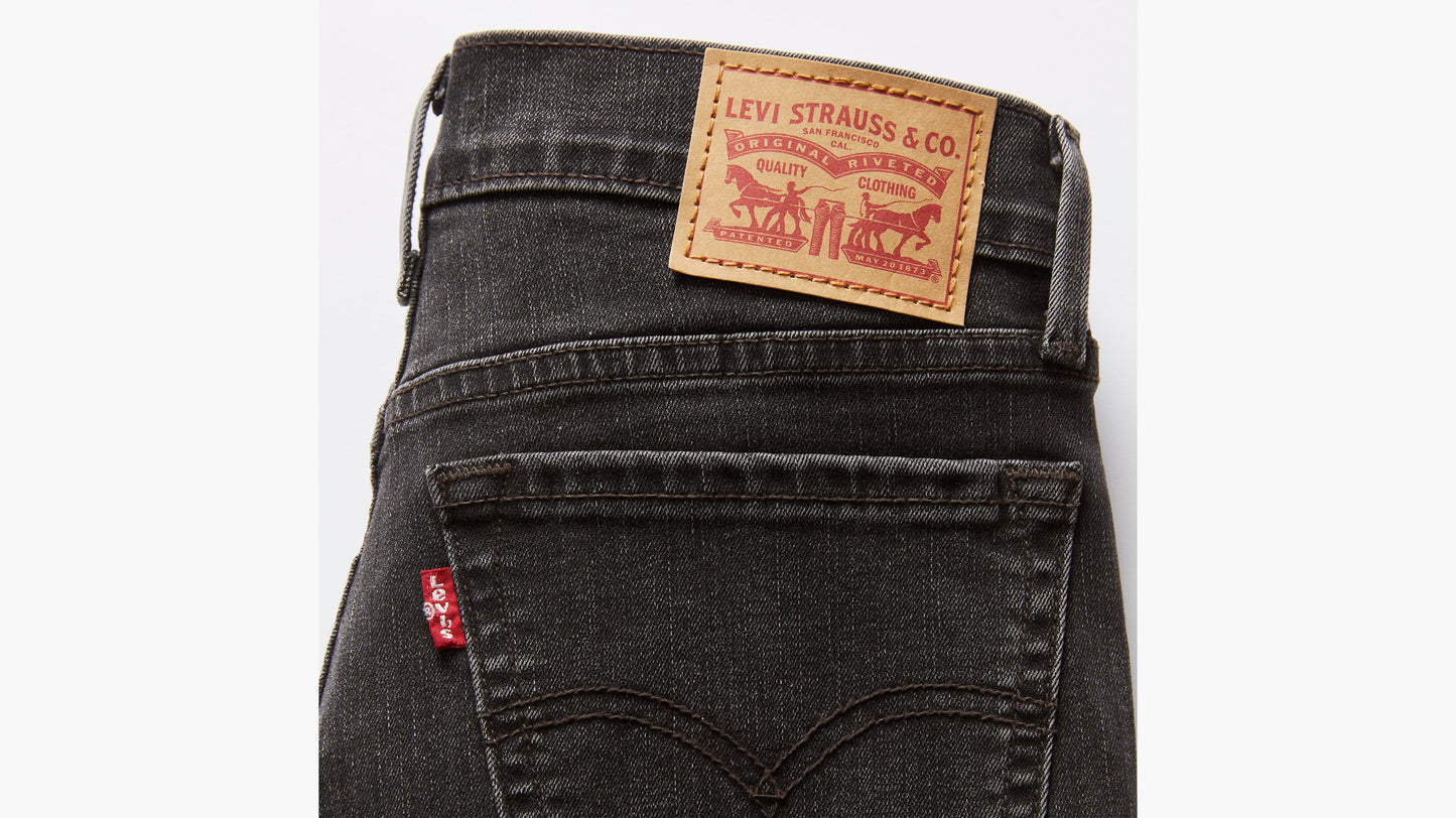 Close-up of Levi's Women's 710 Skinny Jeans back leather patch