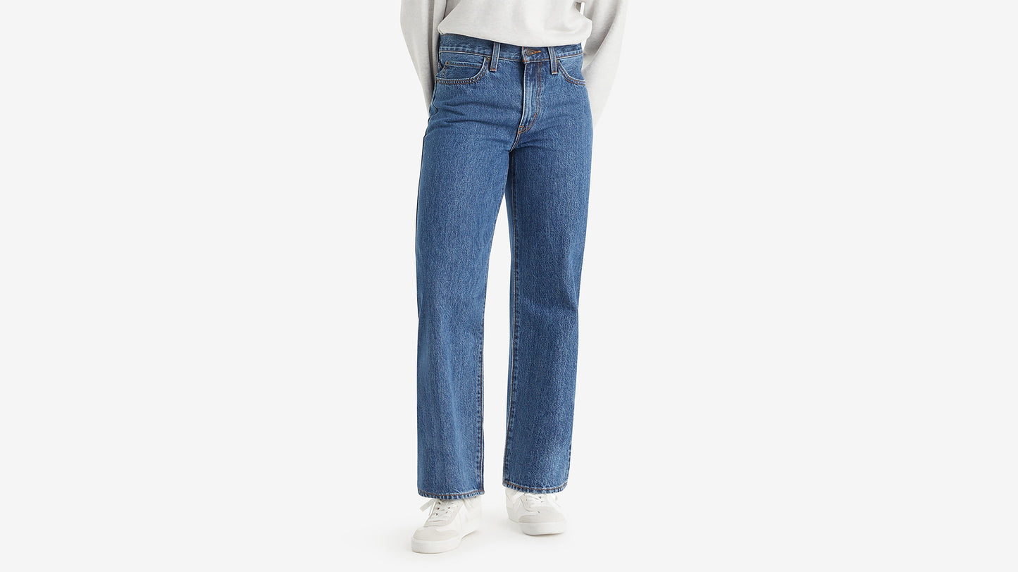 Close-up of Levi's 94 Baggy jeans worn with white sneakers