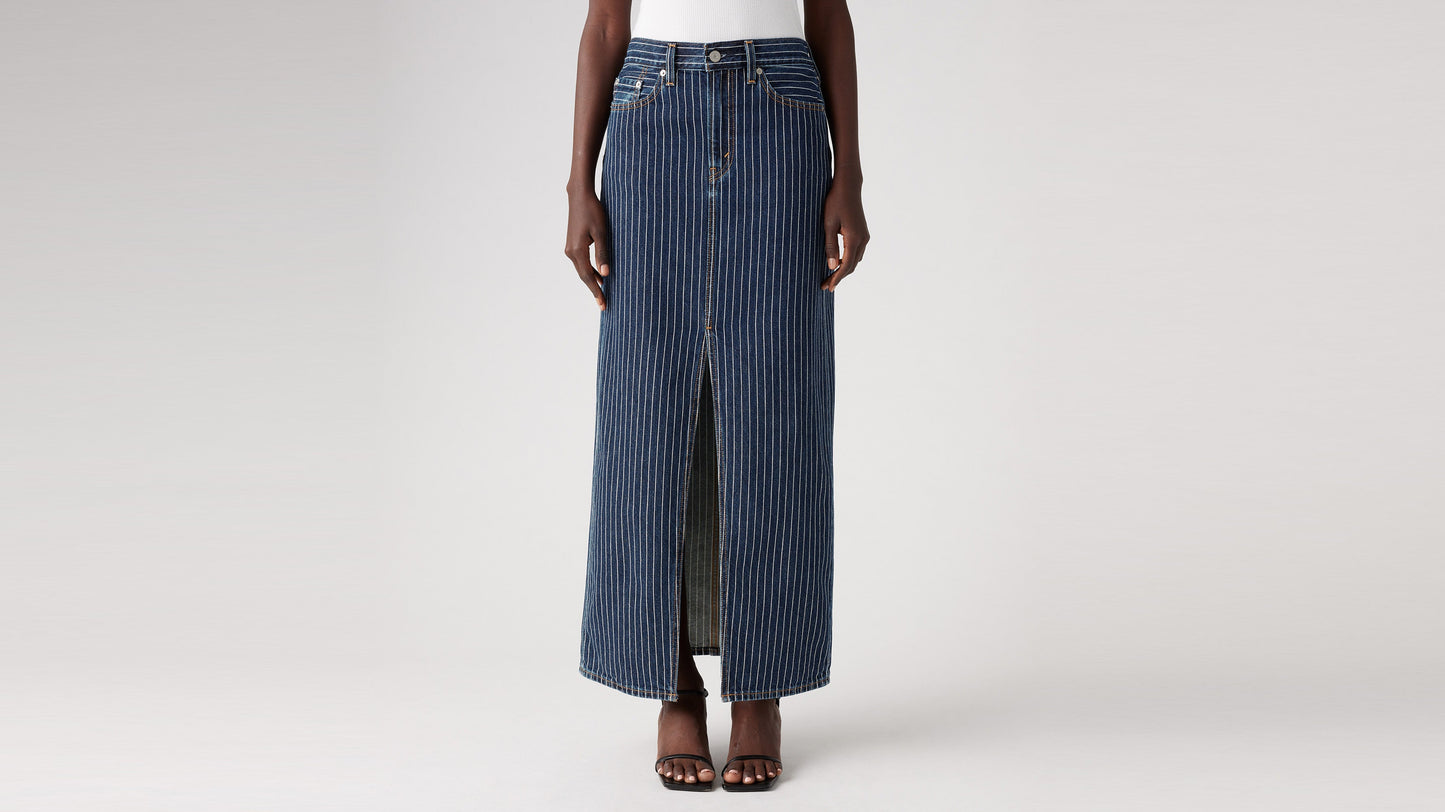 Half-body view of a woman in striped Levi's Column Skirt with sandals