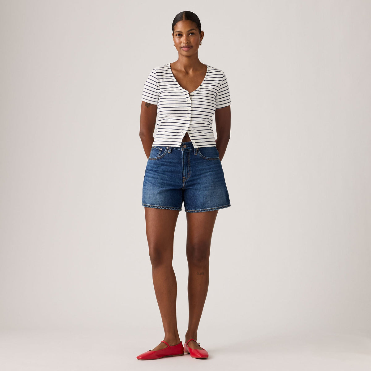 Levi's® Women's Cinch Mid-Thigh Shorts