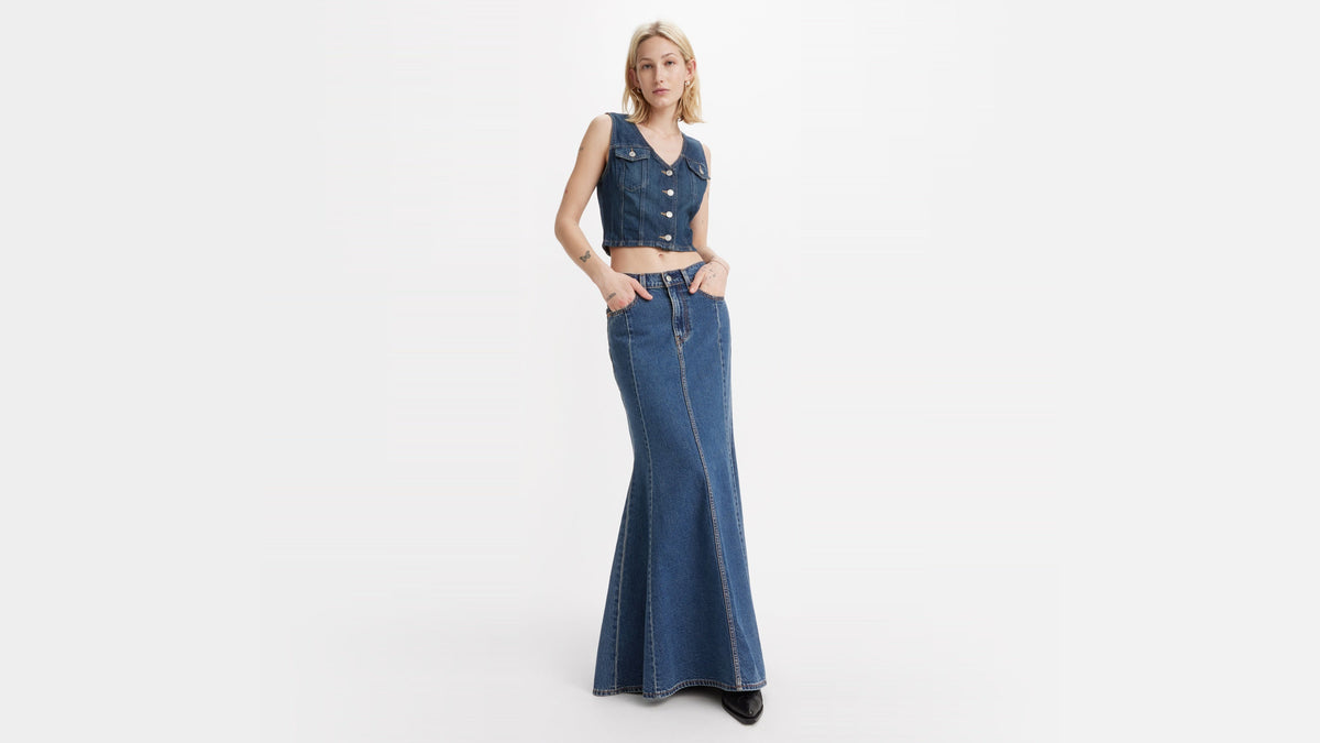 Front view of model wearing Levi’s dark denim Mermaid Skirt with flared hem