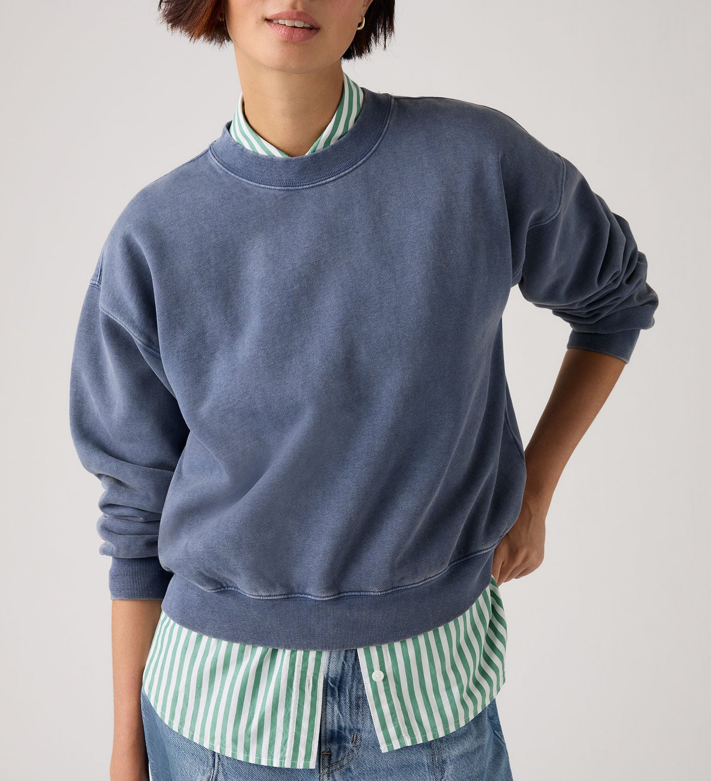 Main 4 - Levi's® Women's Vintage Boxy Sweatshirt - 005I90010