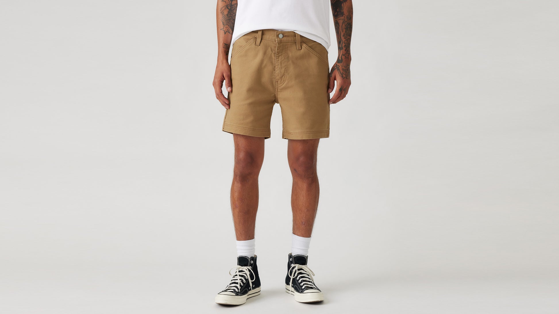 Levi's work shorts in brown paired with sneakers