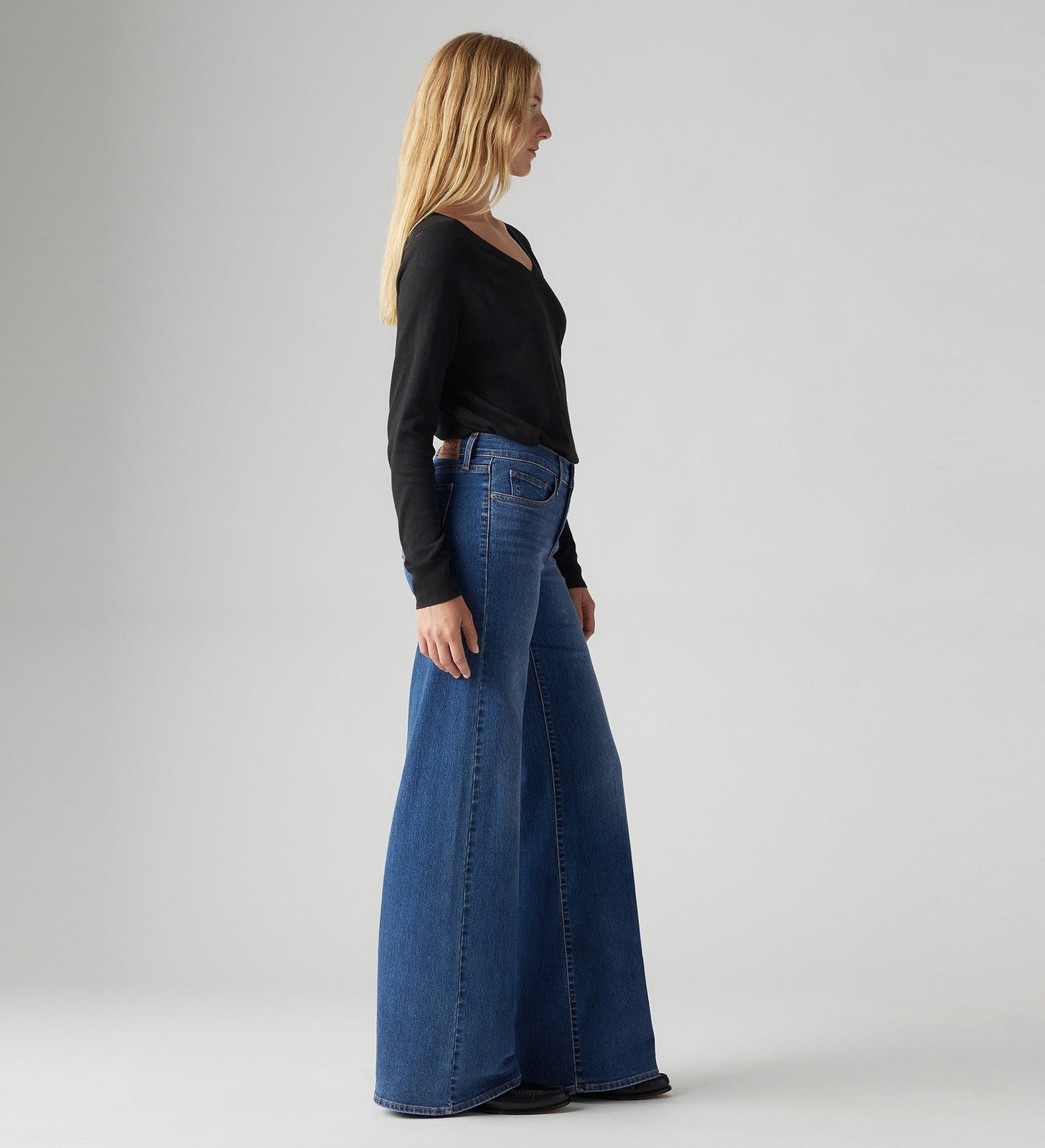 Main 3 - Levi's® Women's 318 Shaping Wide Leg Jeans - 001PZ0001