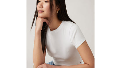 Detailed front view of Levi’s Women’s Essential Sporty T-Shirt, cropped
