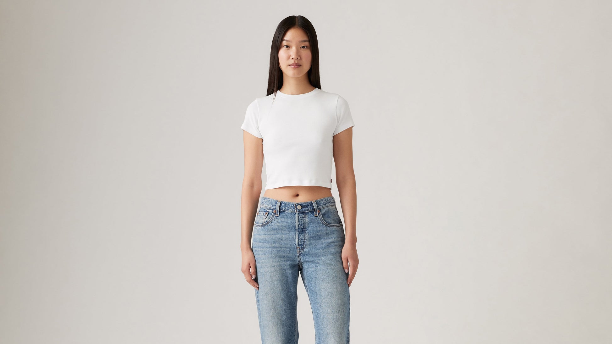 Front view of Levi’s Women’s Essential Sporty T-Shirt, cropped