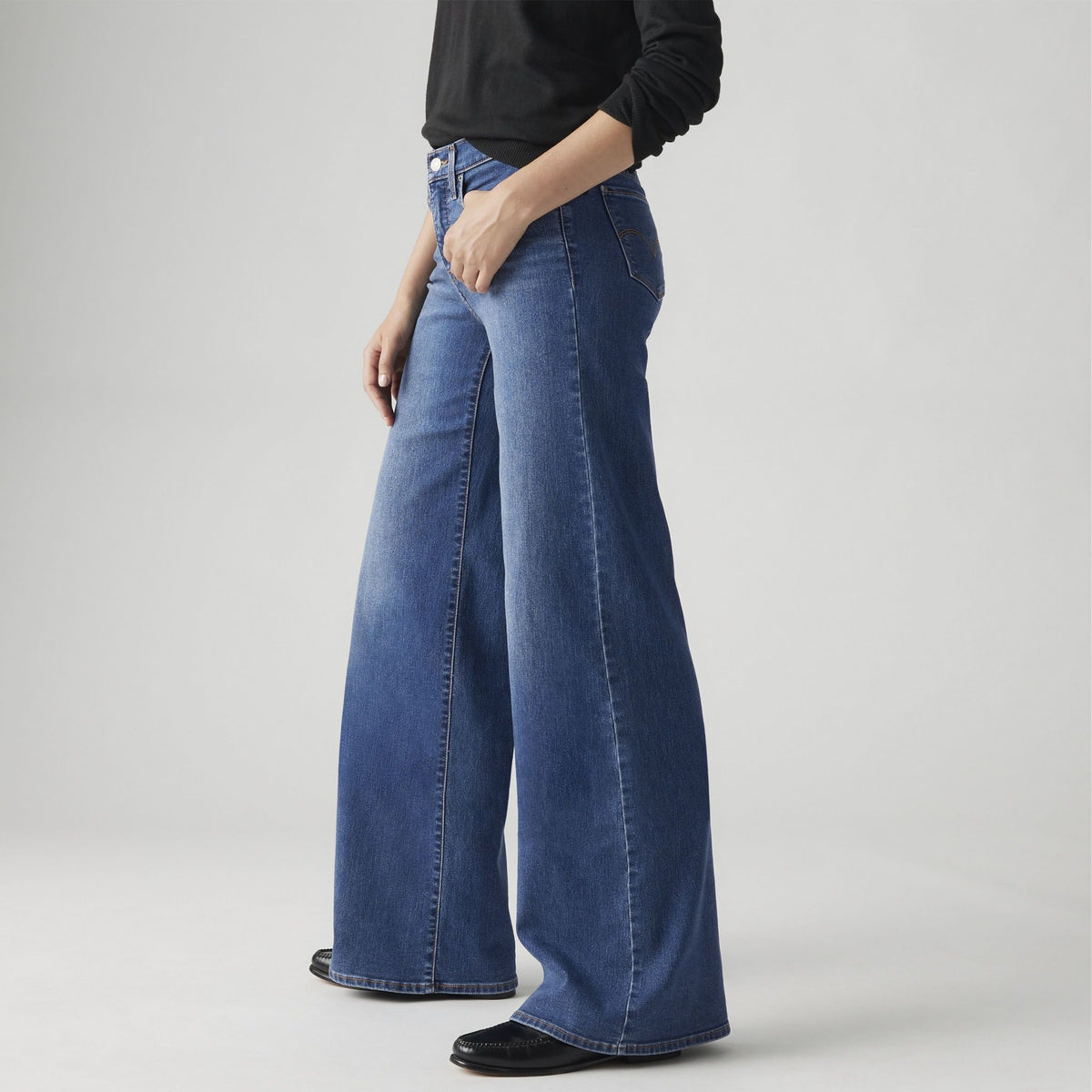 levis-womens-318-shaping-wide-leg-jeans-001pz0001-5-GLO-CM-D1.jpg