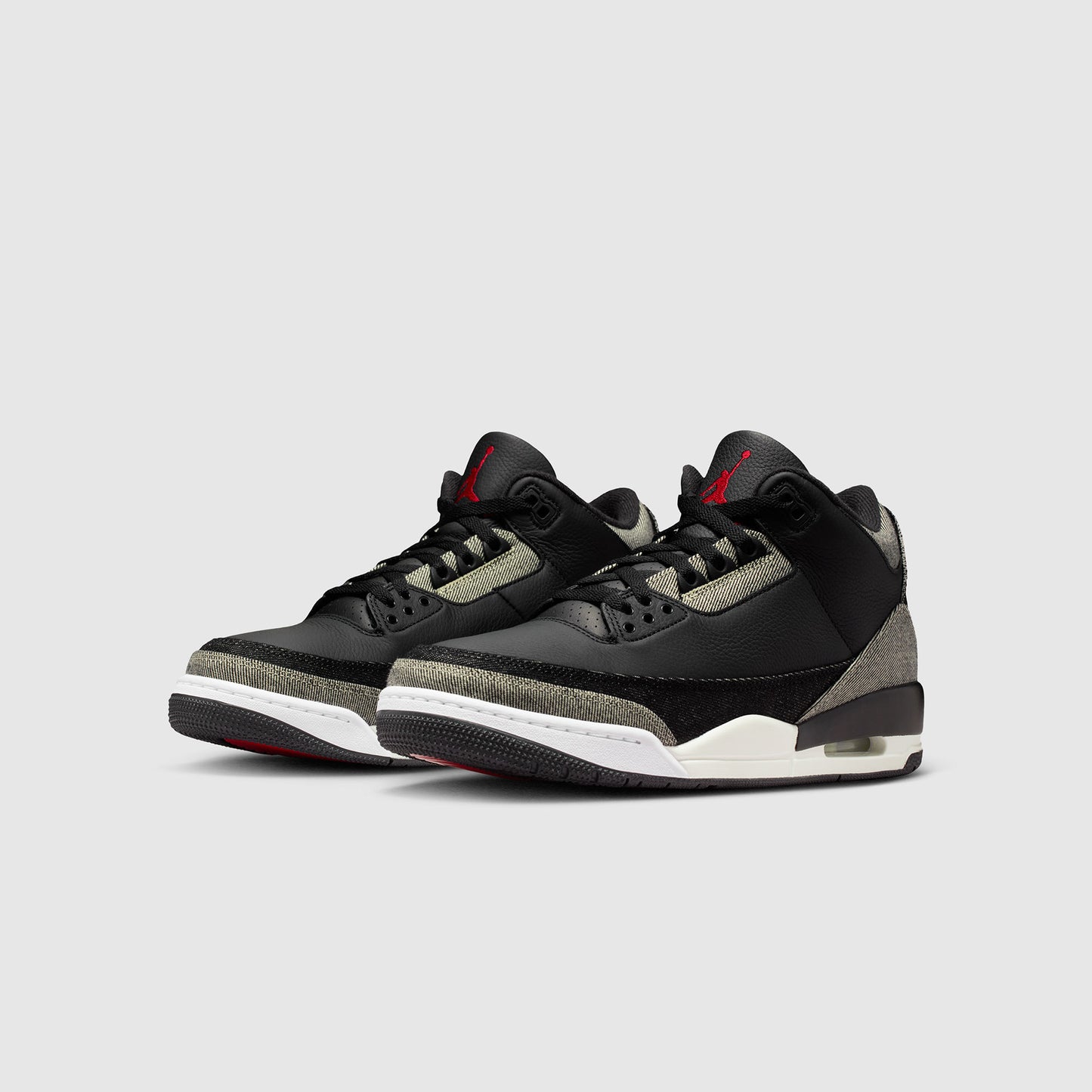 Air Jordan 3 x Levi’s®
Black Denim Sneakers