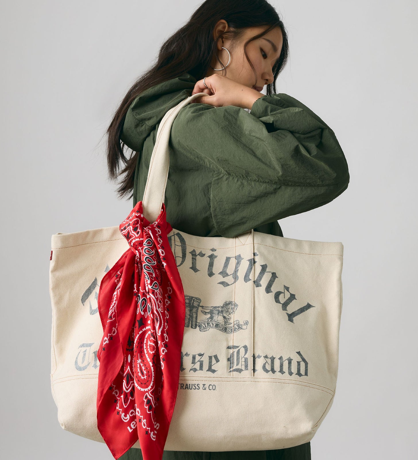 Main 2 - Levi's® Women's XL Graphic Tote Bag - 005GK0000