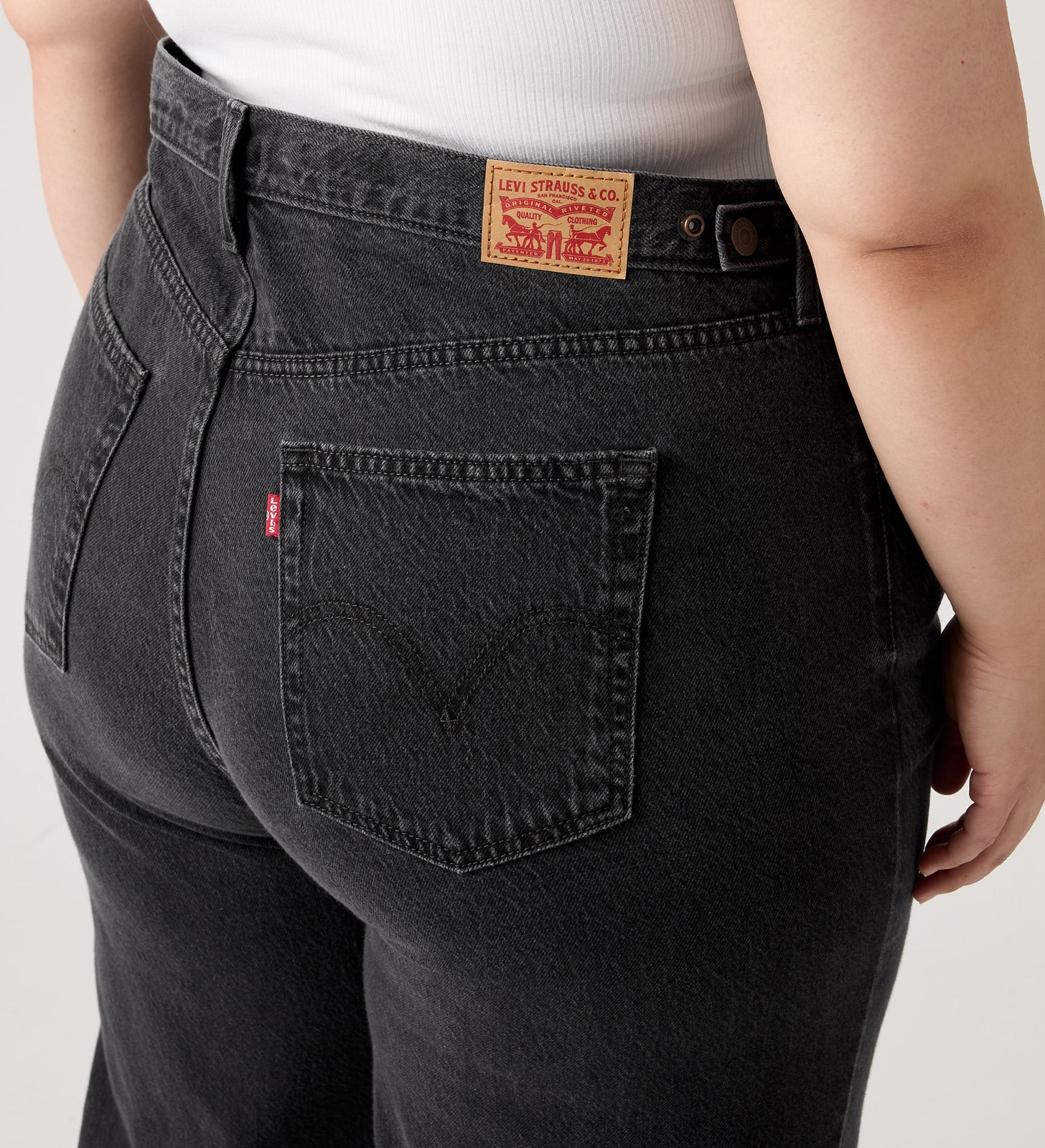Main 6 - Levi's® Women's Cinch Baggy Jeans (Plus Size) - 008AM0000