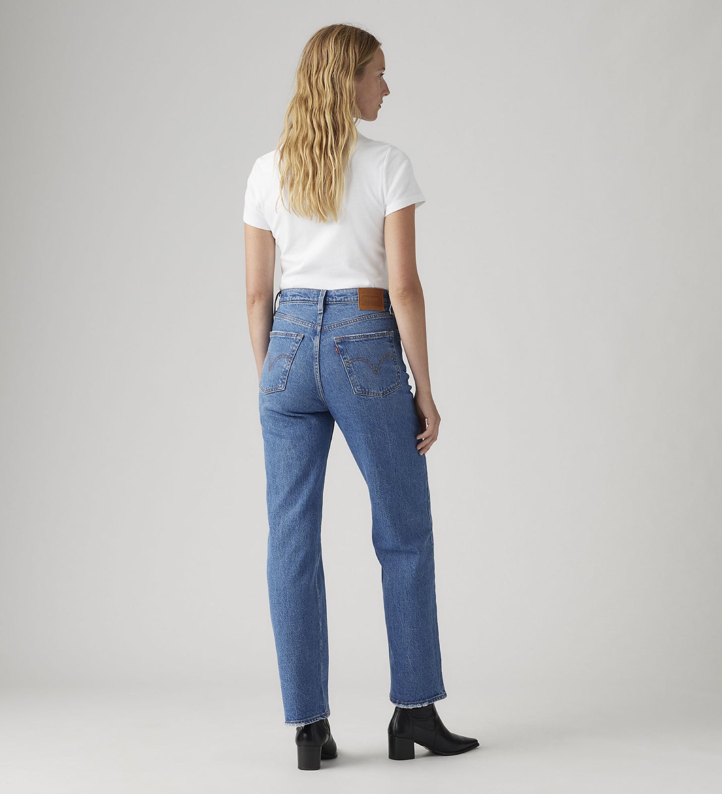 Main 4 - Levi's® Women's Ribcage Straight Ankle Jeans - 726930177
