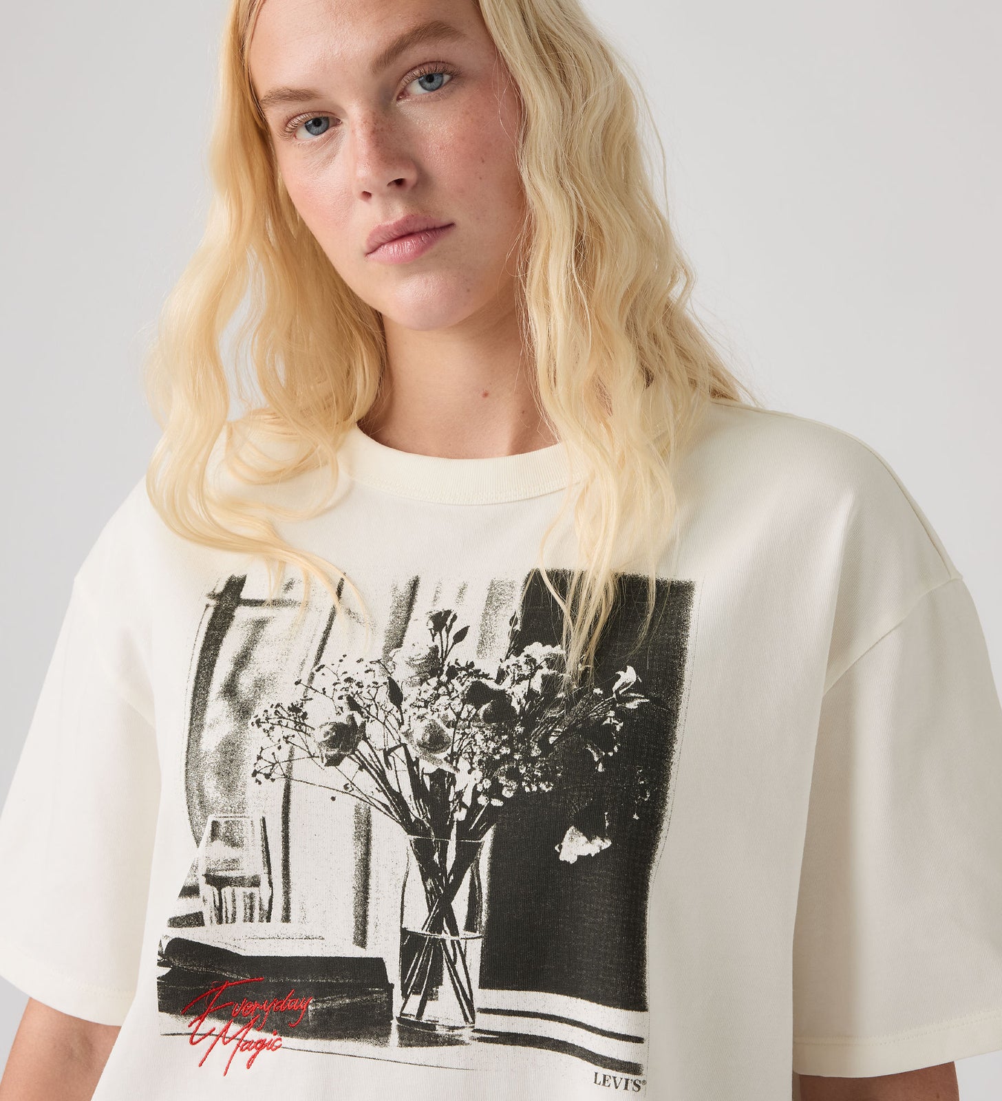 Main 4 - Levi's® Women's Graphic Tabor T-Shirt - 001MX0037