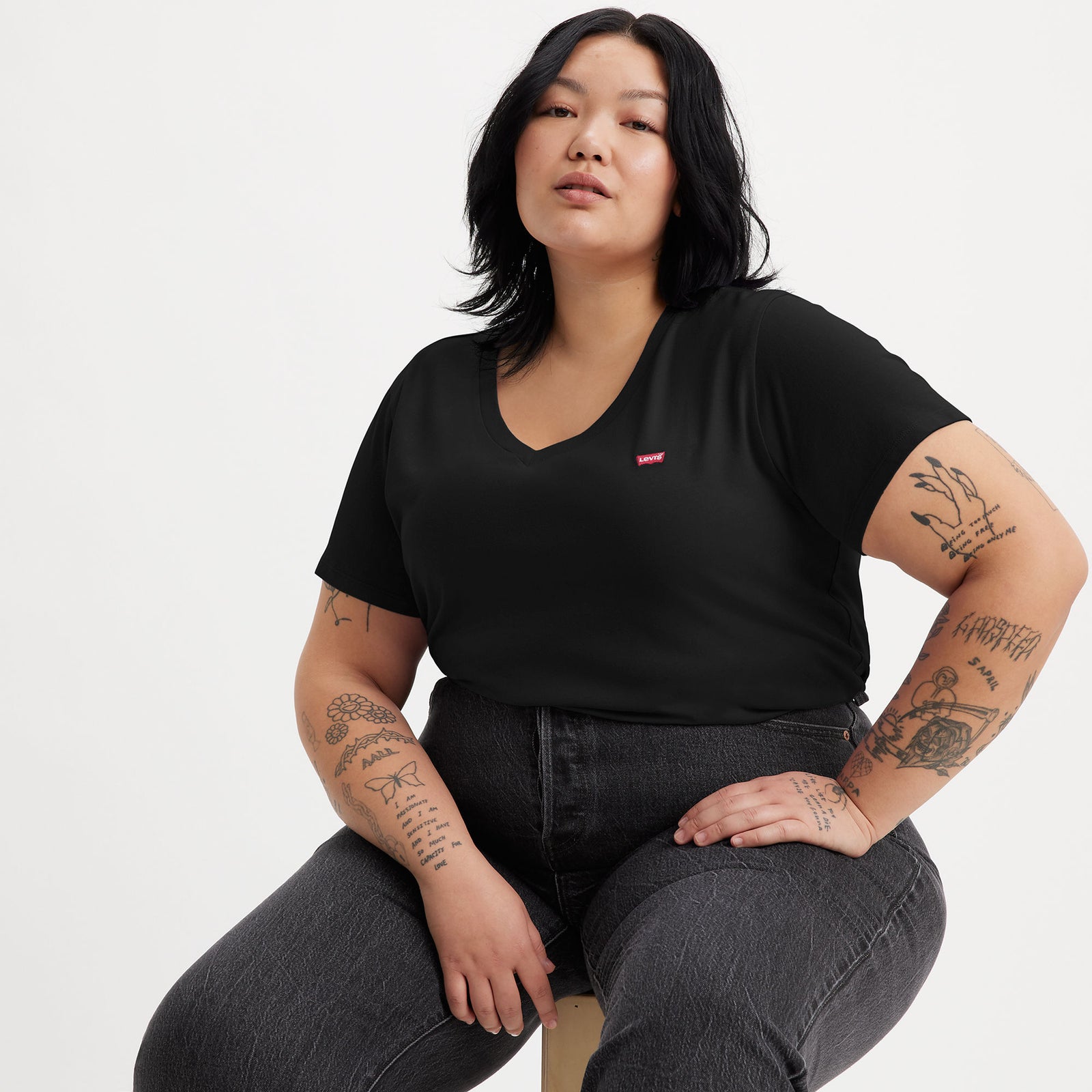 Main 3 - Levi's® Women's V-Neck T-Shirt (Plus Size) - A23230002