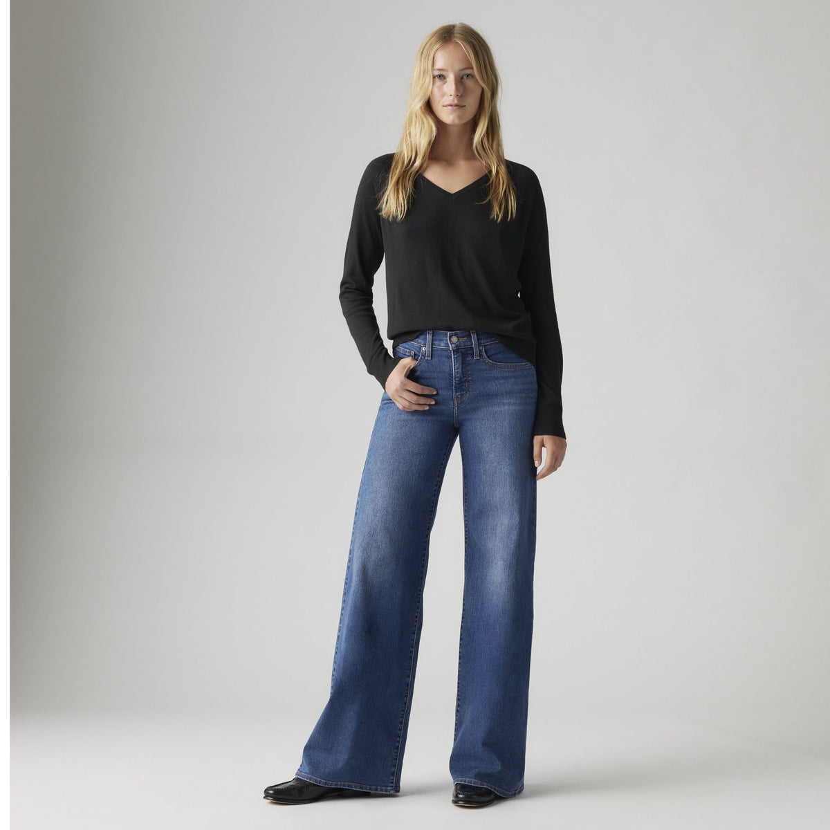 levis-womens-318-shaping-wide-leg-jeans-001pz0001-3-GLO-CM-FV.jpg
