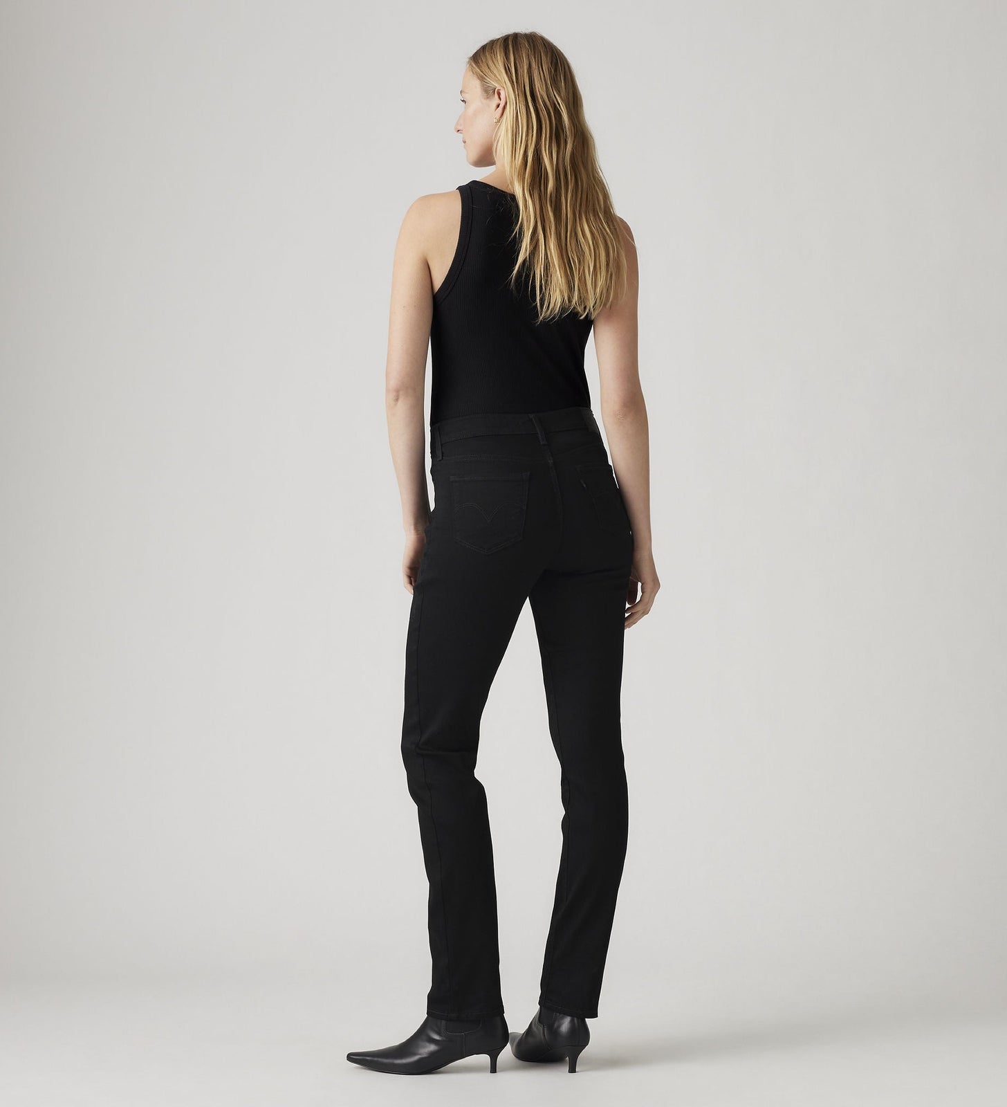 Main 1 - Levi’s® Women's 312 Shaping Slim Jeans - 196270000
