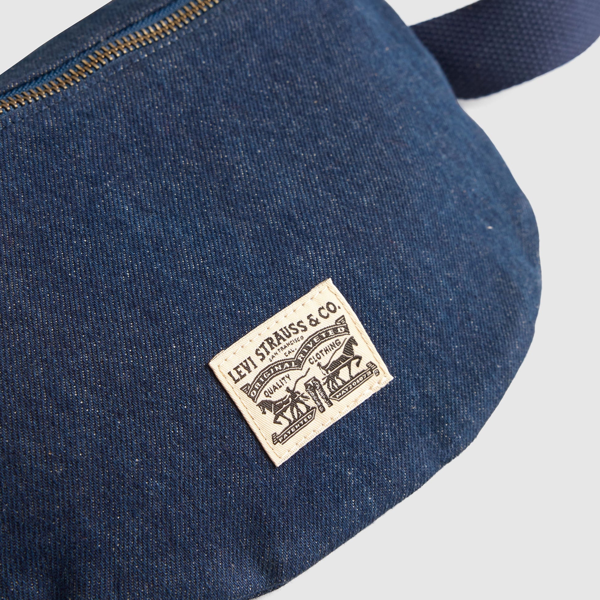 Levi's® Women's Devon Crossbody Bag
