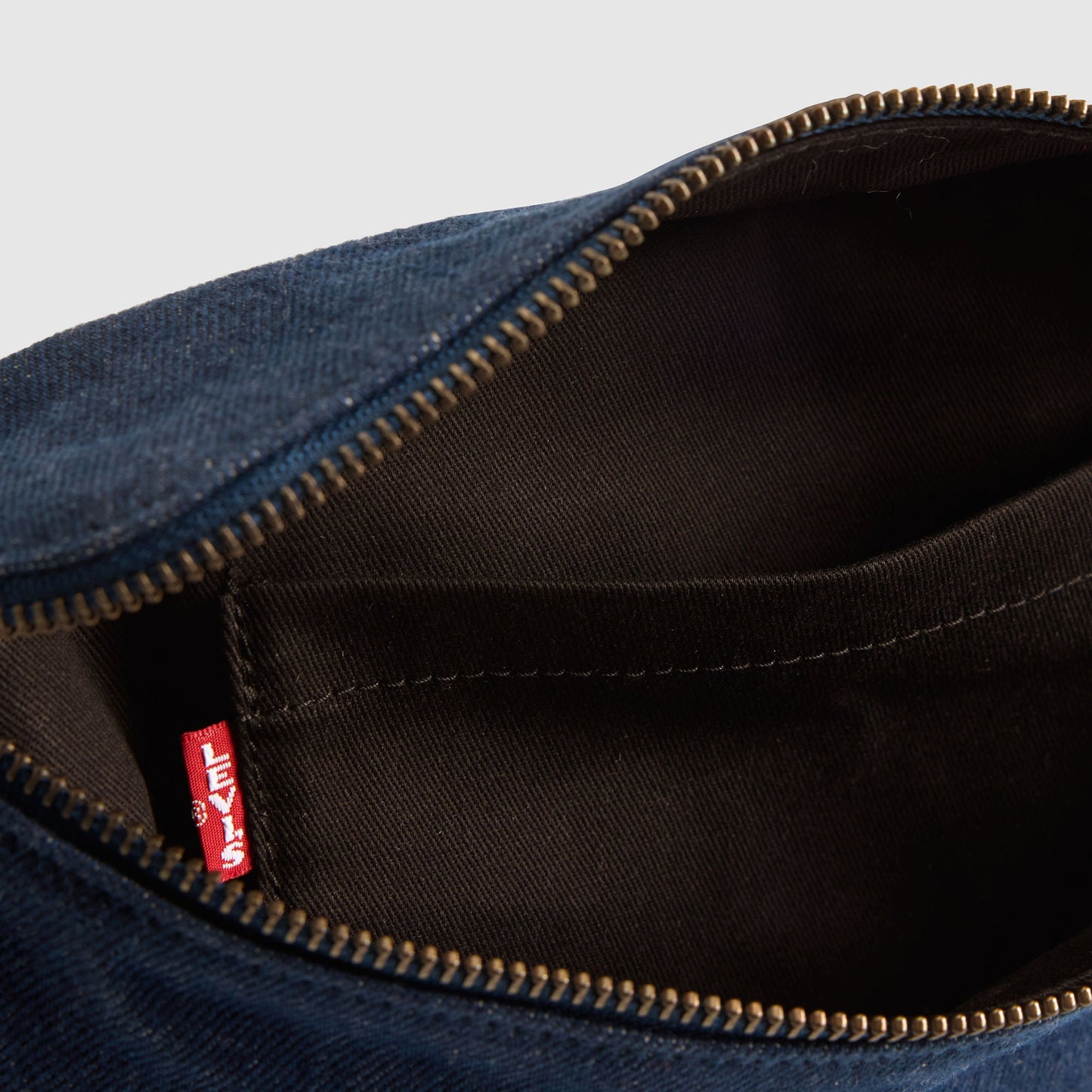 Levi's® Women's Devon Crossbody Bag
