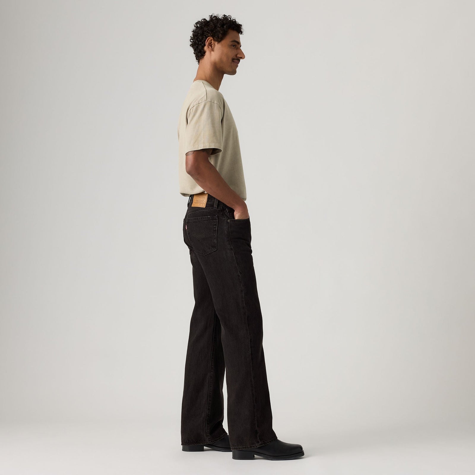 Main 4 - Levi's® Men's 567™ Relaxed Flare Jeans - A86300011