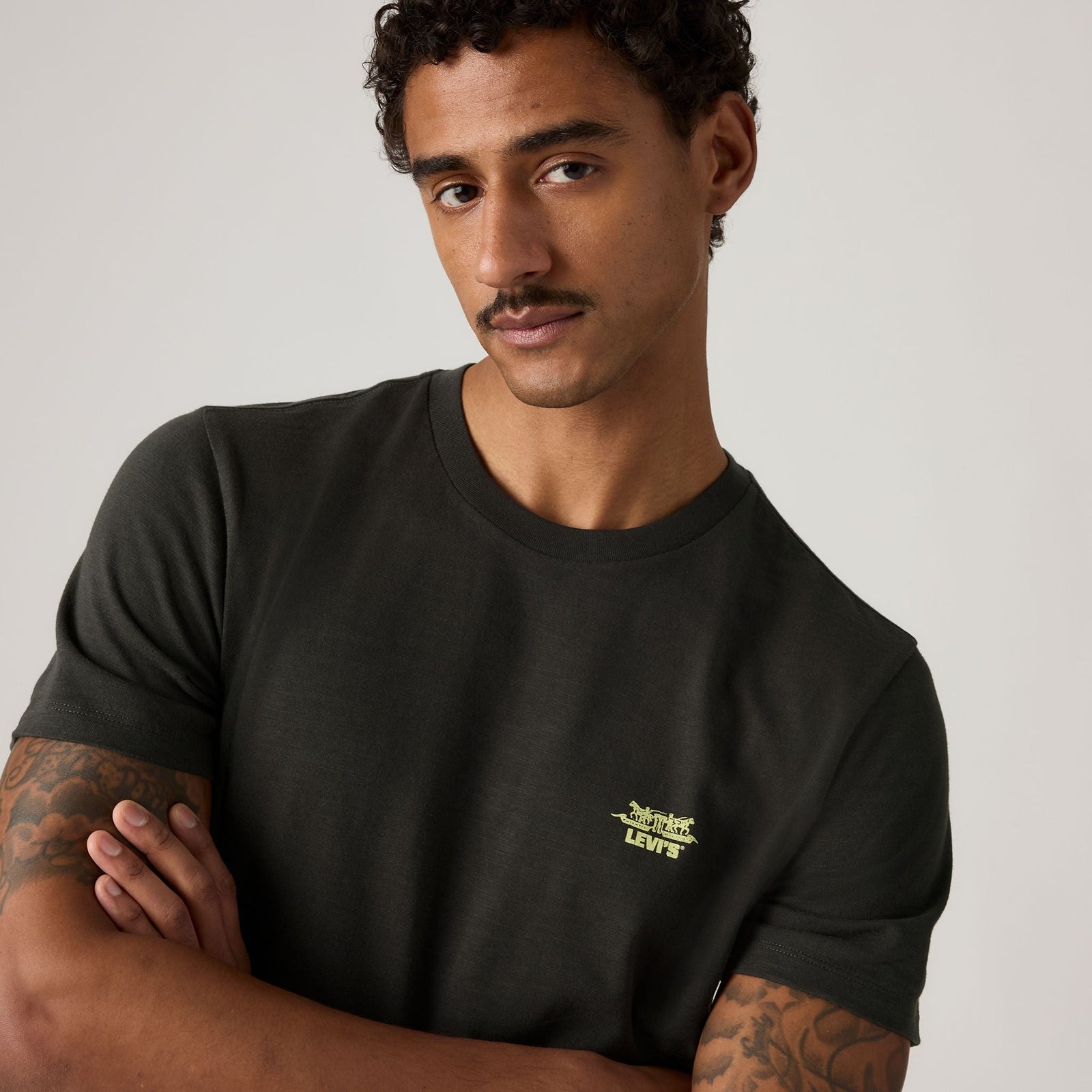 Main 4 - Levi's® Men's Classic Graphic T-Shirt - 224912165