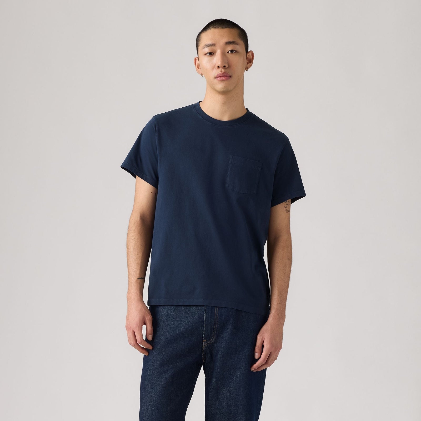 Main 3 - Levi's® Men's Essential Pocket Tee SCL - 