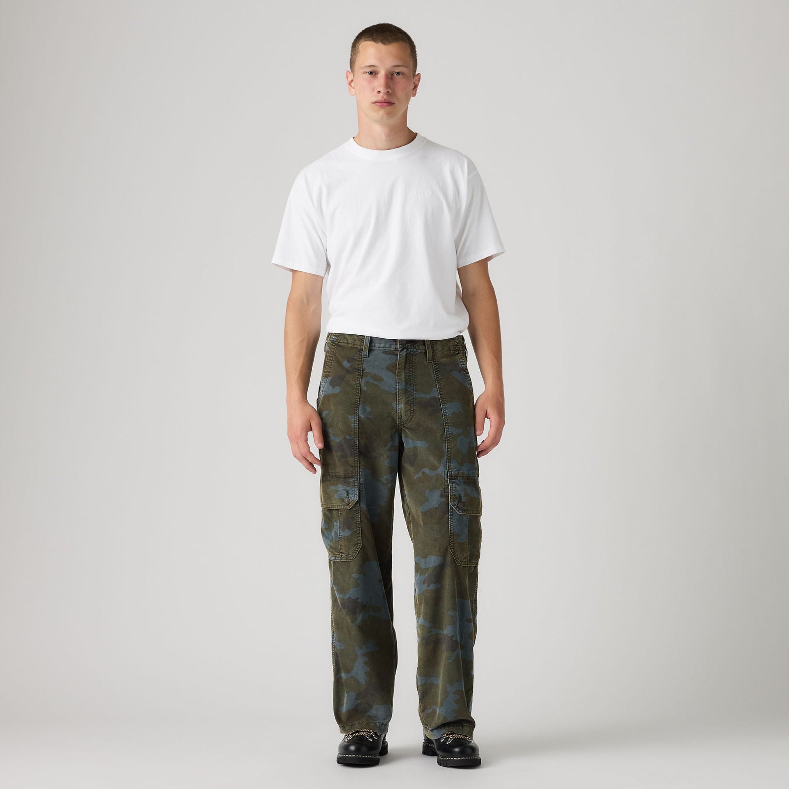 Main 3 - Levi's® Men's Extra Baggy Cargos - 007W60003