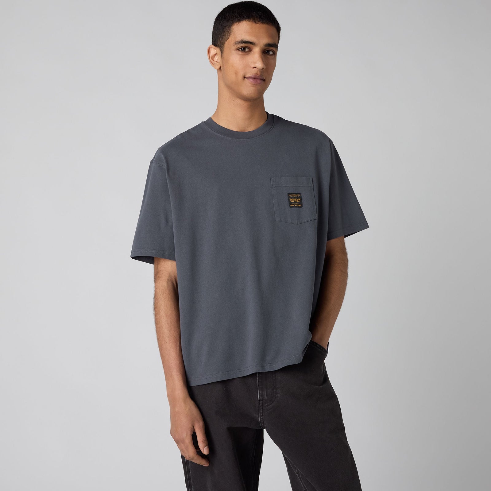 Main 1 - Levi's® Men's Short-Sleeve Workwear Pocket T-Shirt - 008AB0002