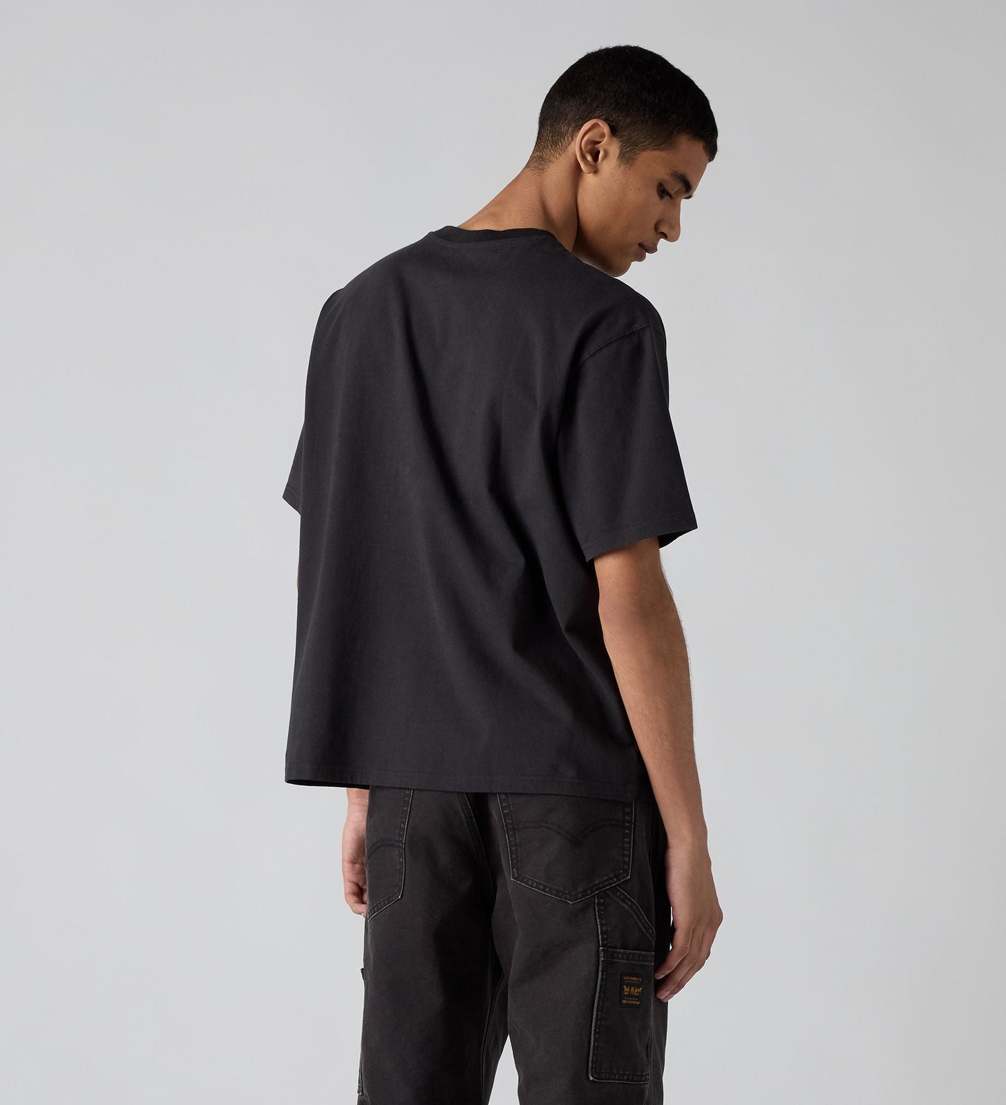 Main 2 - Levi's® Men's Short-Sleeve Workwear Pocket T-Shirt - 008AB0009