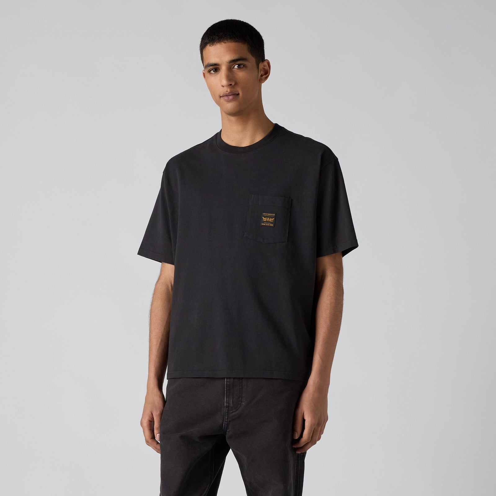Main 3 - Levi's® Men's Short-Sleeve Workwear Pocket T-Shirt - 008AB0009