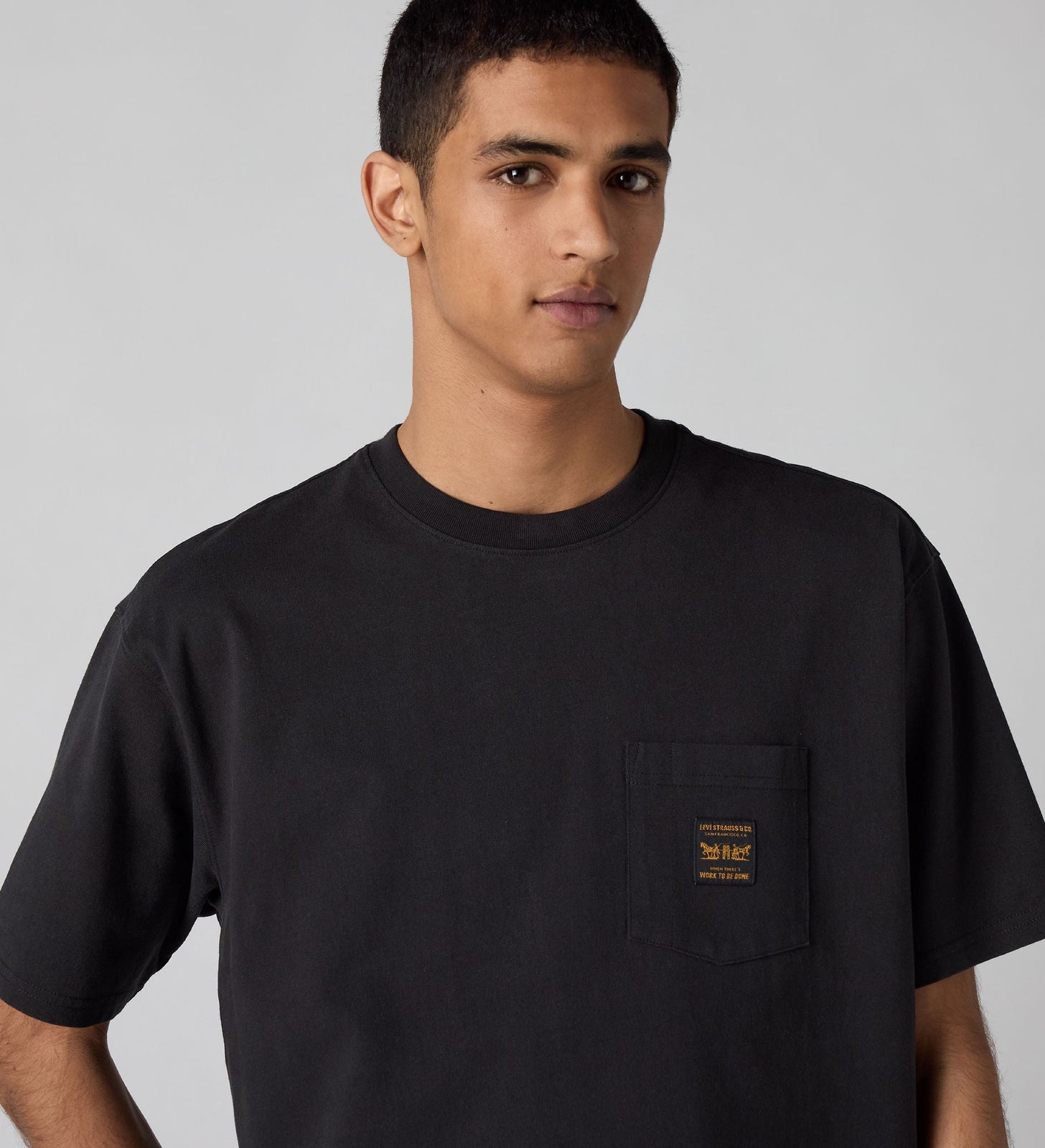 Main 4 - Levi's® Men's Short-Sleeve Workwear Pocket T-Shirt - 008AB0009