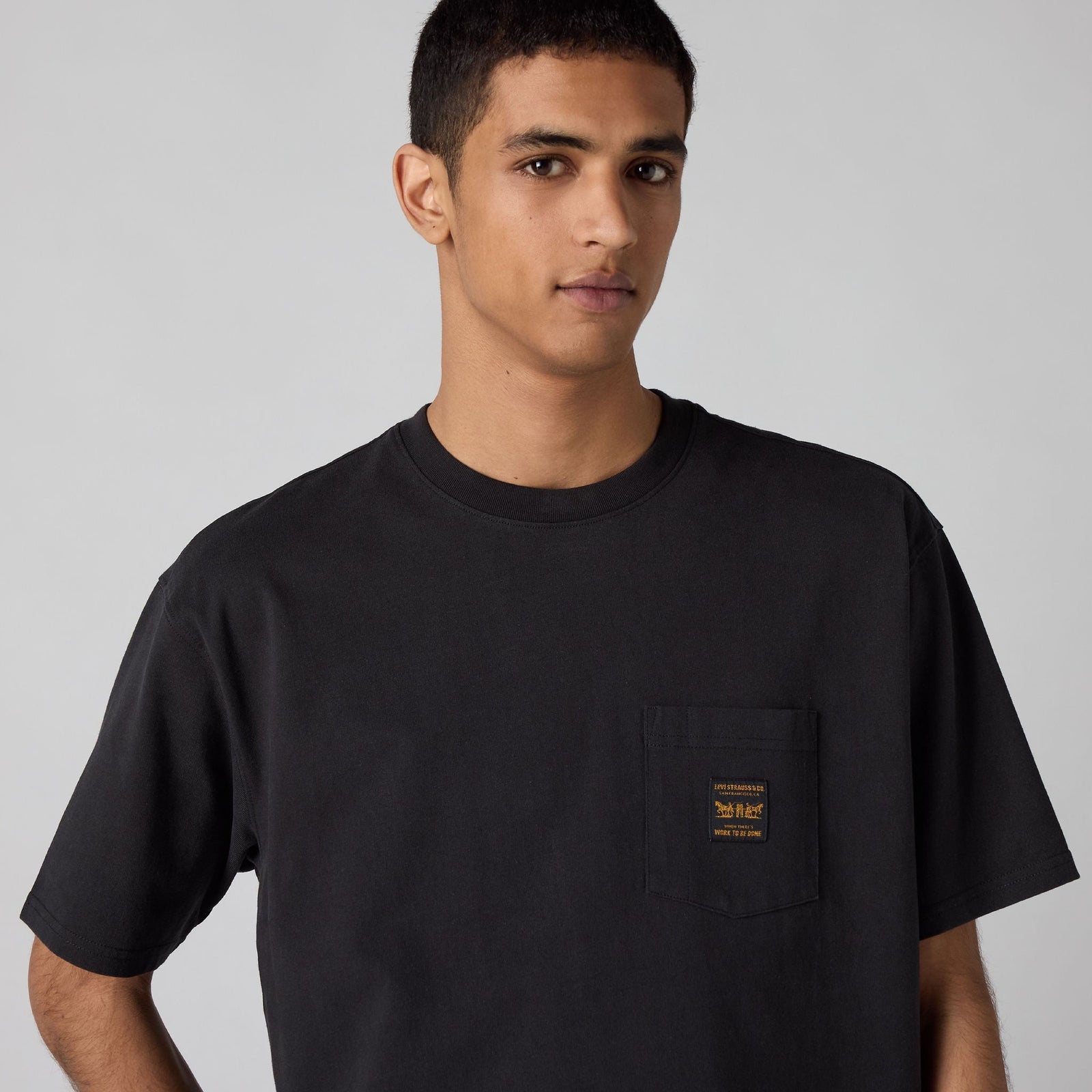 Main 4 - Levi's® Men's Short-Sleeve Workwear Pocket T-Shirt - 008AB0009