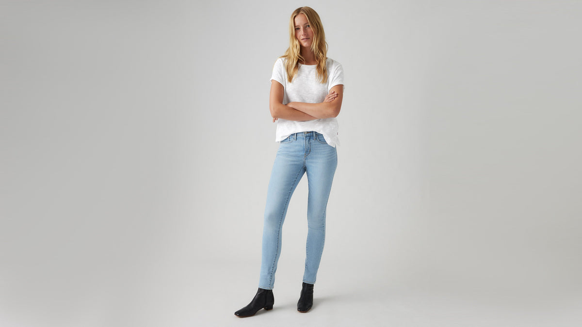 Woman wearing Levi’s 311 Shaping Skinny jeans in light blue