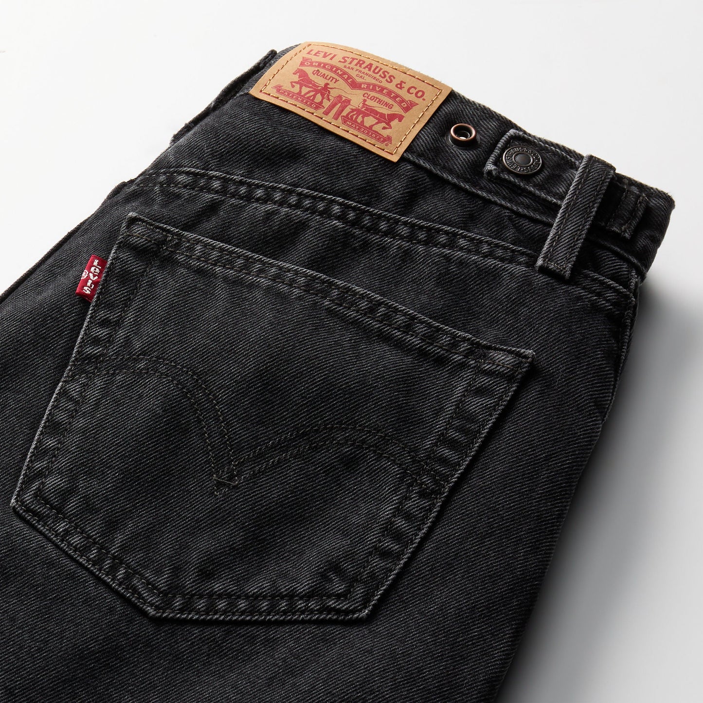 Levi's® Women's Cinch Mid-Thigh Shorts