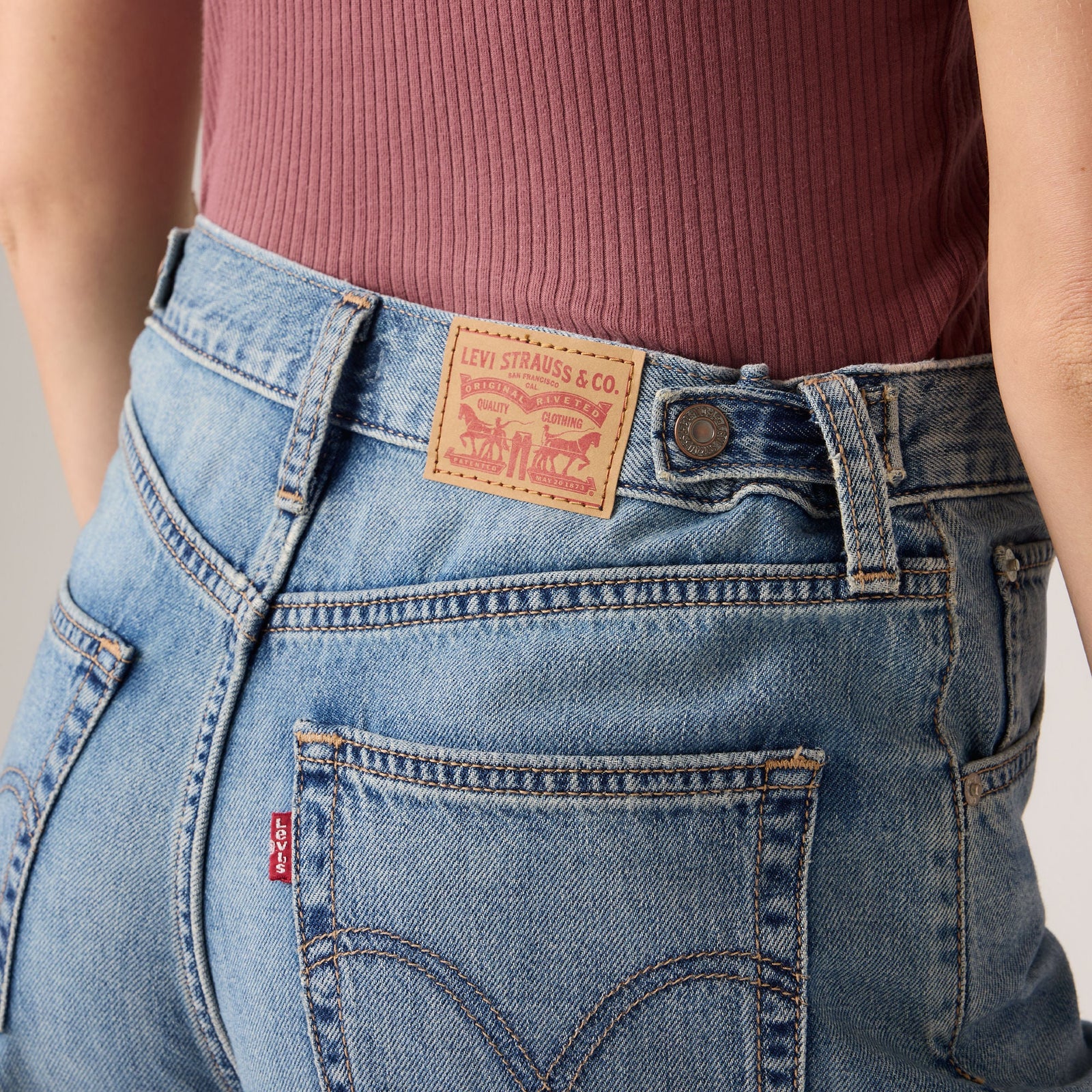 Main 7 - Levi's® Women's Cinch Mid-Thigh Shorts - 003KI0020