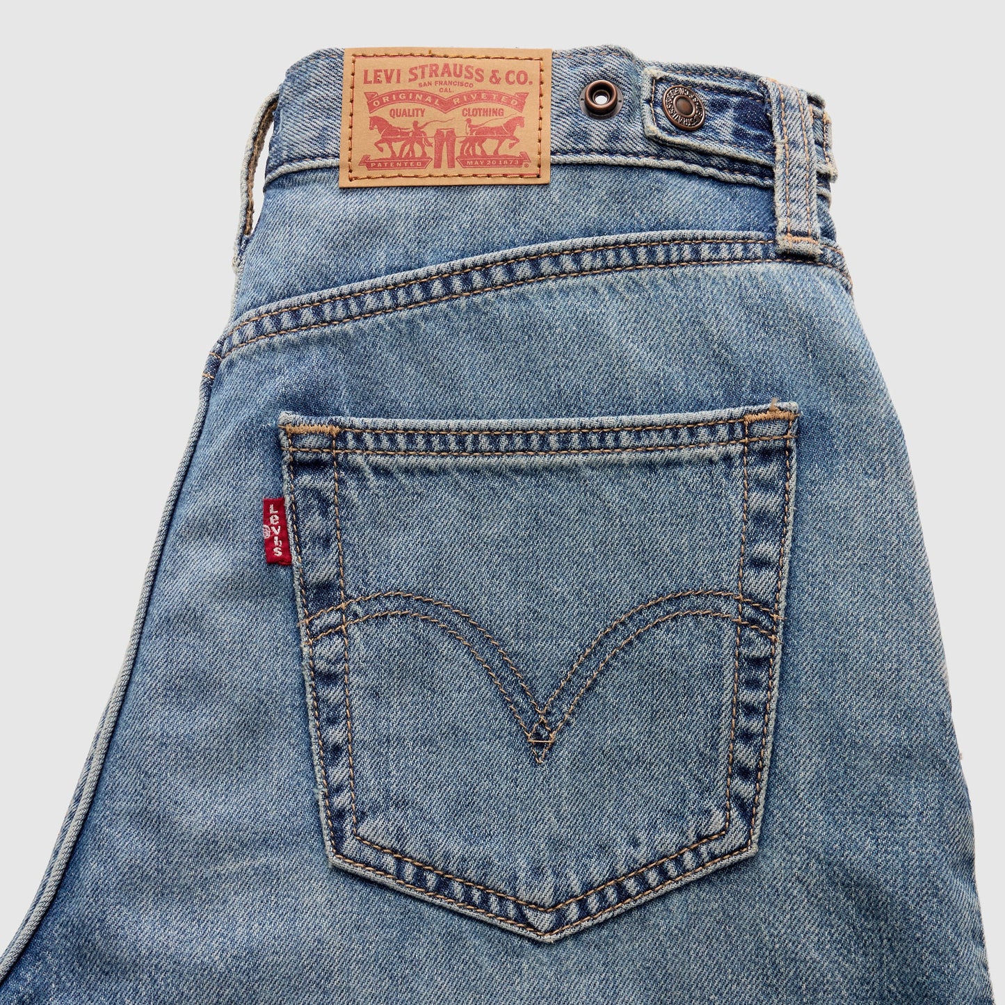 Levi's® Women's Cinch Mid-Thigh Shorts