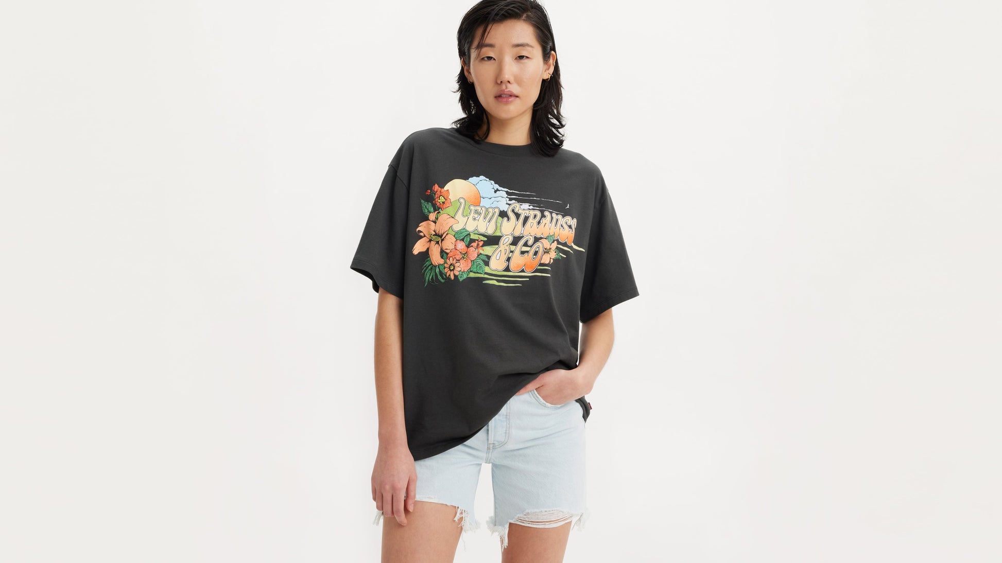 Levi’s® Women’s Graphic Short Stack T-Shirt