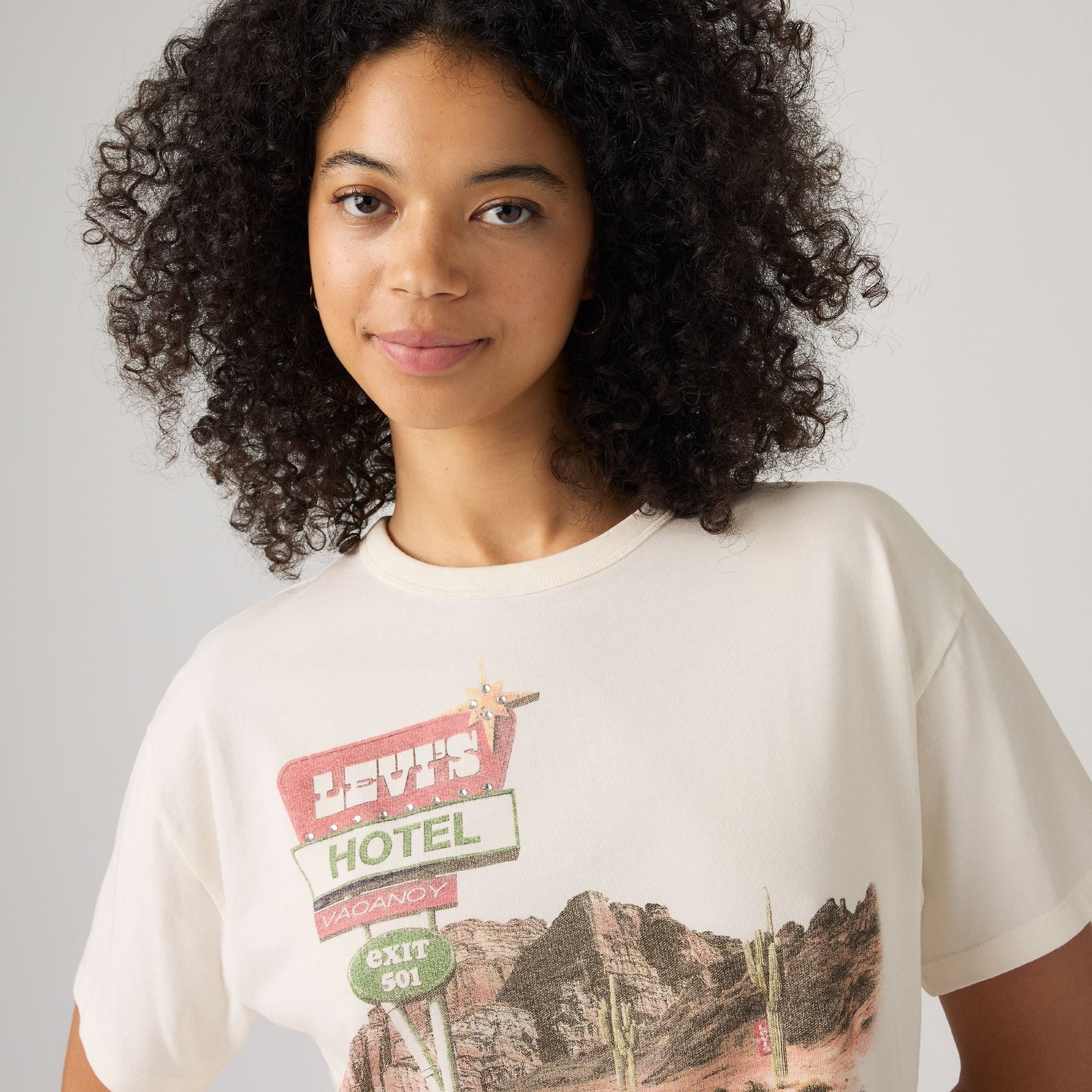 Main 4 - Levi's® Women's Graphic Vintage Short-Sleeve Tee - 005OY0061