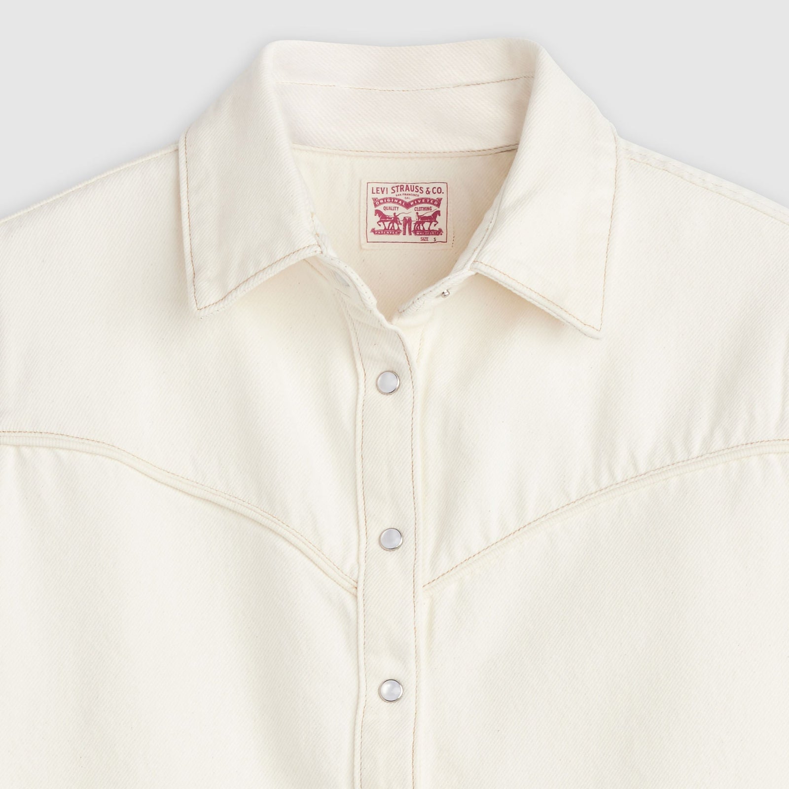 Main 6 - Levi's® Women's Logan Short-Sleeve Denim Shirt - 005CR0001