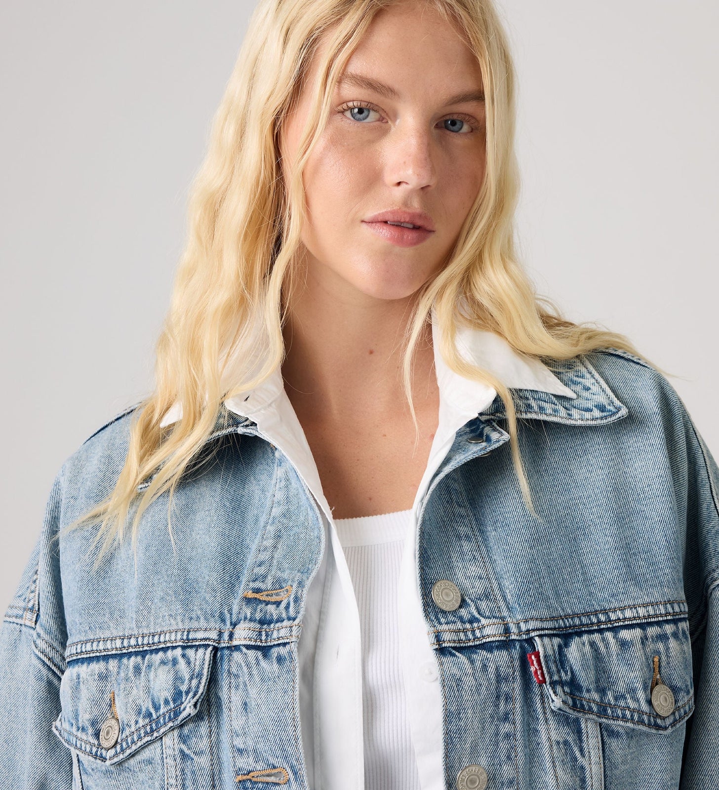 Main 4 - Levi's® Women's Loose Crop Trucker Jacket - 0089L0004