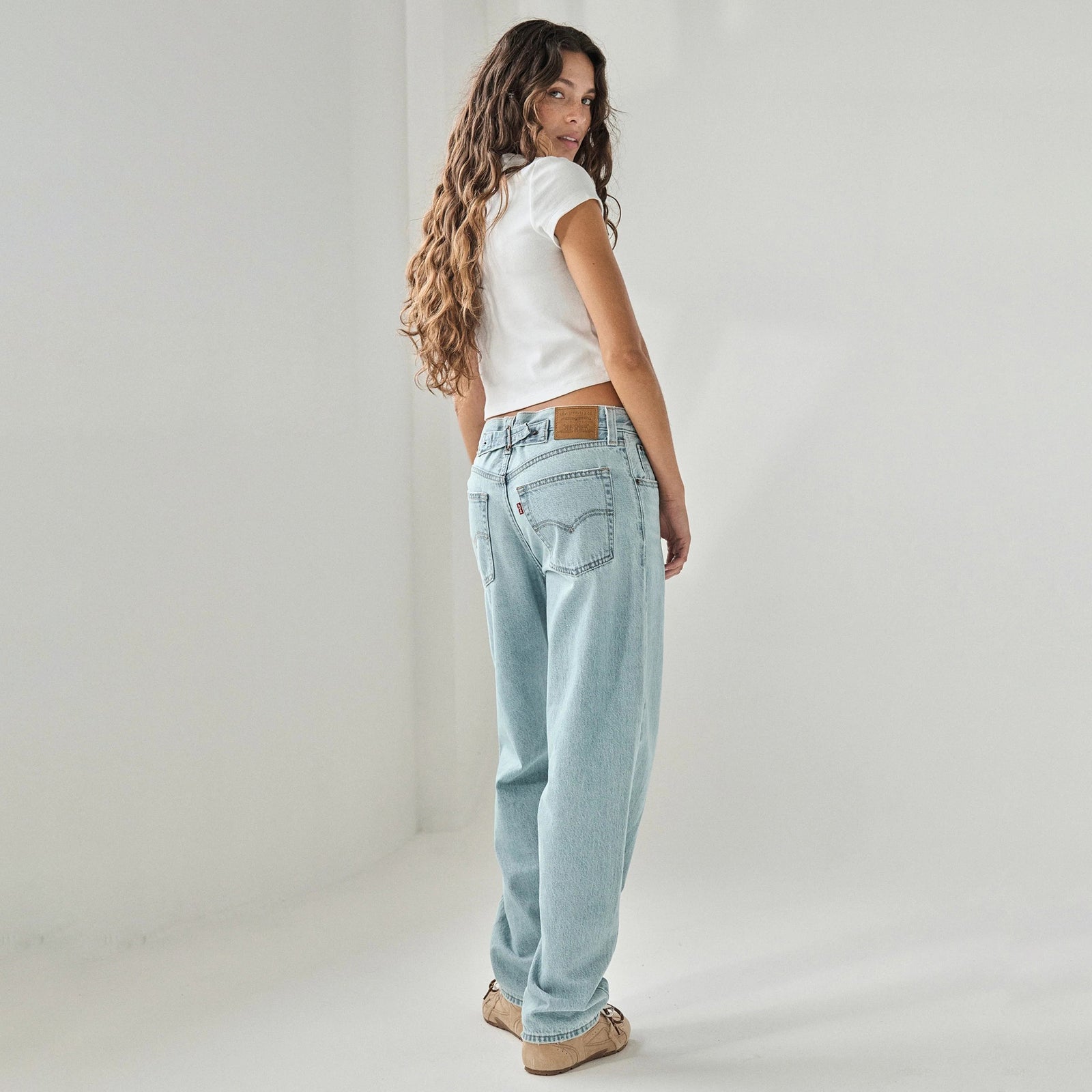 Main 2 - Levi's® Women's Loose Taper Jeans - 0083N0007