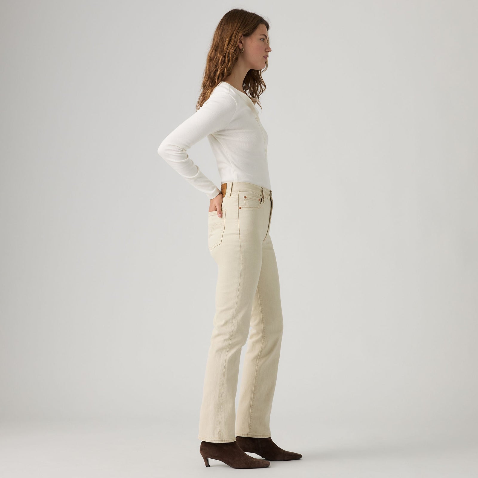 Main 4 - Levi's® Women's Ribcage Slim Jeans - 0081W0004