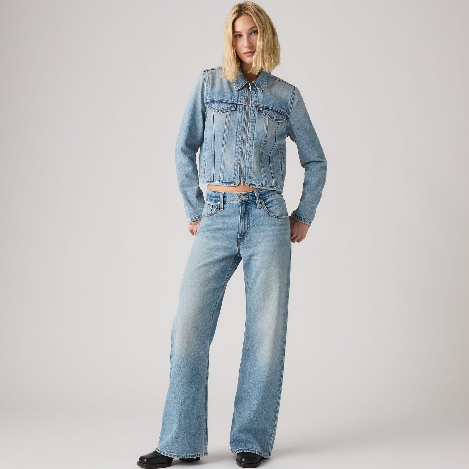 Main 1 - Levi's® x Rosé Women's Loose Boot Jeans - 00C0D0001